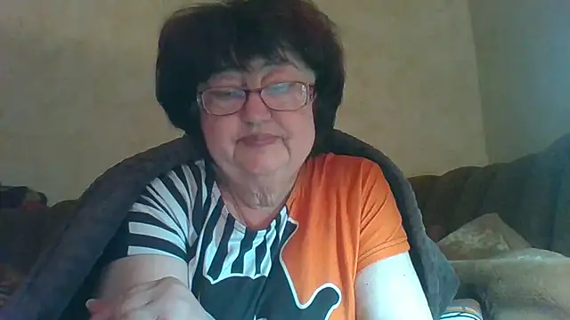 Snapshot of MilaSky5303 chatting on 10/03/25, 12:35 MilaSky5303 online show from 10/03/25, 12:35