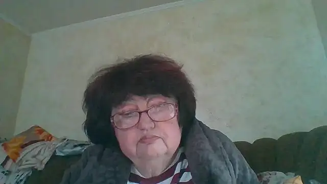 Snapshot of MilaSky5303 chatting on 10/17/25, 09:01 MilaSky5303 online show from 10/17/25, 09:01