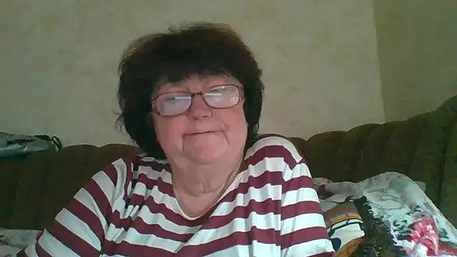 Snapshot of MilaSky5303 chatting on 10/18/25, 10:16 MilaSky5303 online show from 10/18/25, 10:16