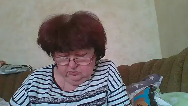 Snapshot of MilaSky5303 chatting on 10/22/25, 10:37 MilaSky5303 online show from 10/22/25, 10:37