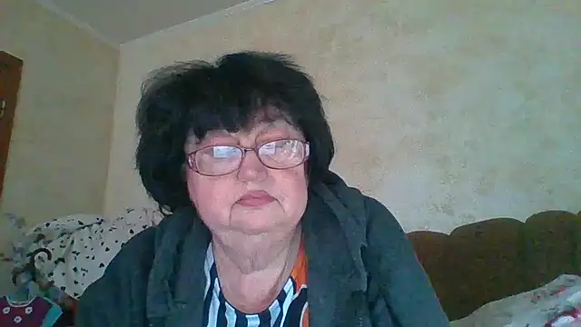 Snapshot of MilaSky5303 chatting on 10/28/25, 12:09 MilaSky5303 online show from 10/28/25, 12:09