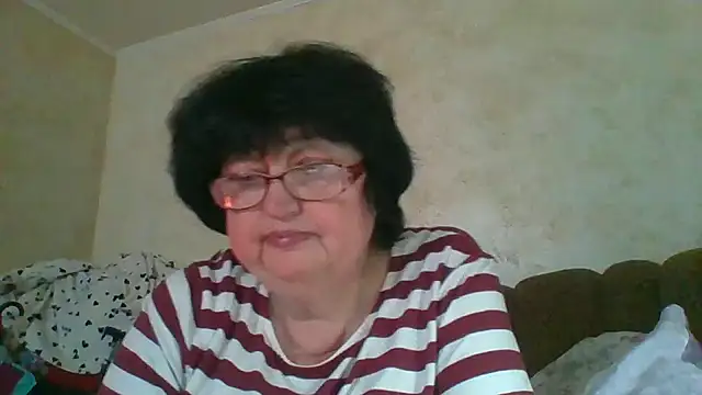 Snapshot of MilaSky5303 chatting on 10/29/25, 10:06 MilaSky5303 online show from 10/29/25, 10:06