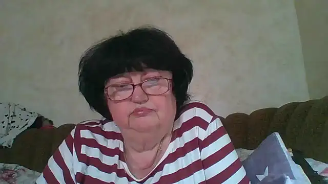 Snapshot of MilaSky5303 chatting on 11/02/25, 10:28 MilaSky5303 online show from 11/02/25, 10:28