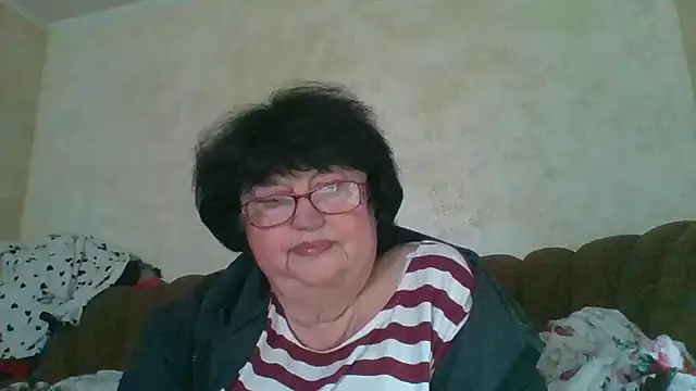 Snapshot of MilaSky5303 chatting on 11/05/25, 10:48 MilaSky5303 online show from 11/05/25, 10:48