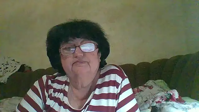 Snapshot of MilaSky5303 chatting on 11/05/25, 10:54 MilaSky5303 online show from 11/05/25, 10:54