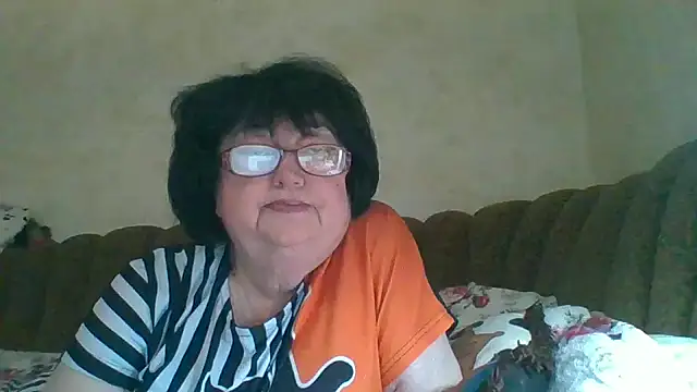 Snapshot of MilaSky5303 chatting on 11/06/25, 01:12 MilaSky5303 online show from 11/06/25, 01:12