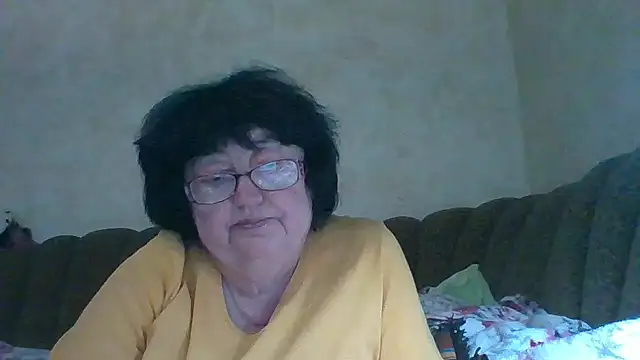 Snapshot of MilaSky5303 chatting on 11/07/25, 11:43 MilaSky5303 online show from 11/07/25, 11:43