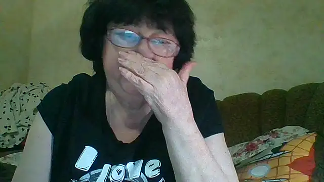 Snapshot of MilaSky5303 chatting on 11/10/25, 02:49 MilaSky5303 online show from 11/10/25, 02:49