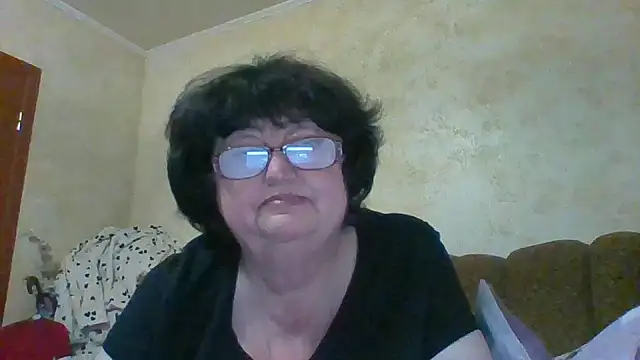 Snapshot of MilaSky5303 chatting on 11/12/25, 12:11 MilaSky5303 online show from 11/12/25, 12:11