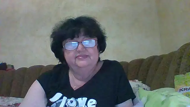 Snapshot of MilaSky5303 chatting on 11/12/25, 06:30 MilaSky5303 online show from 11/12/25, 06:30