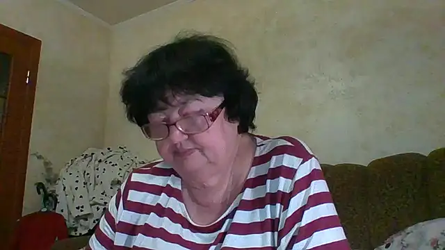 Snapshot of MilaSky5303 chatting on 11/14/25, 09:57 MilaSky5303 online show from 11/14/25, 09:57