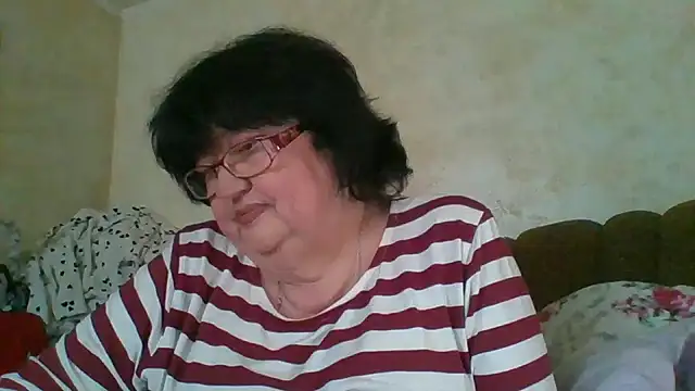 Snapshot of MilaSky5303 chatting on 11/15/25, 10:01 MilaSky5303 online show from 11/15/25, 10:01