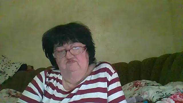 Snapshot of MilaSky5303 chatting on 11/15/25, 10:04 MilaSky5303 online show from 11/15/25, 10:04