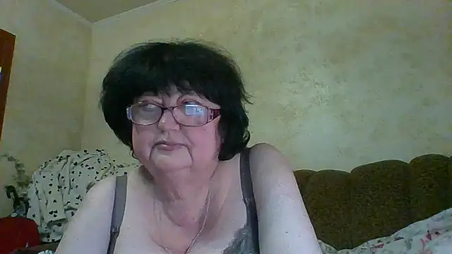 Snapshot of MilaSky5303 chatting on 11/16/25, 10:15 MilaSky5303 online show from 11/16/25, 10:15