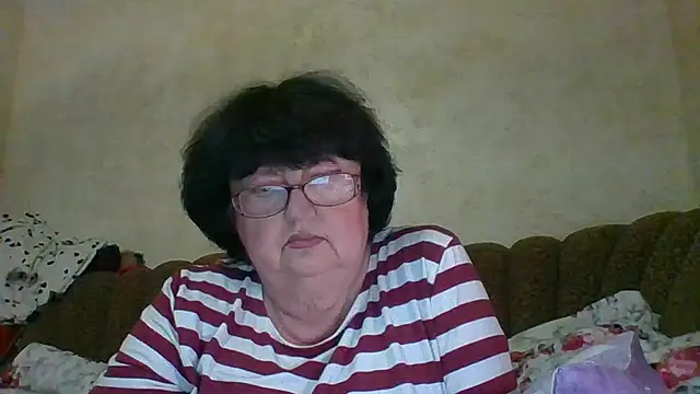 Snapshot of MilaSky5303 chatting on 11/17/25, 02:56 MilaSky5303 online show from 11/17/25, 02:56