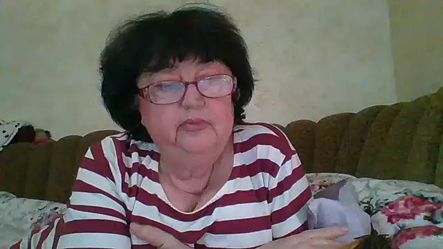 Snapshot of MilaSky5303 chatting on 11/18/25, 10:31 MilaSky5303 online show from 11/18/25, 10:31