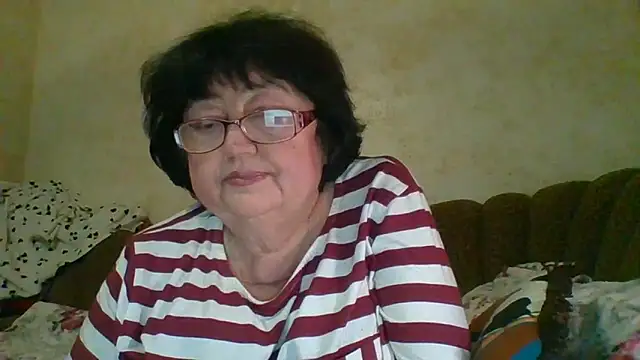 Snapshot of MilaSky5303 chatting on 11/21/25, 01:54 MilaSky5303 online show from 11/21/25, 01:54