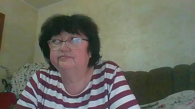 Snapshot of MilaSky5303 chatting on 11/24/25, 11:21 MilaSky5303 online show from 11/24/25, 11:21