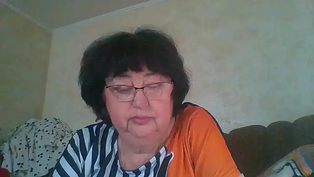 Snapshot of MilaSky5303 chatting on 11/25/25, 08:14 MilaSky5303 online show from 11/25/25, 08:14