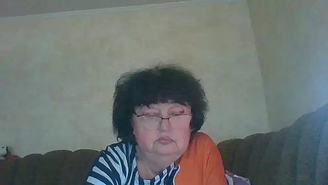 Snapshot of MilaSky5303 chatting on 12/02/25, 12:32 MilaSky5303 online show from 12/02/25, 12:32