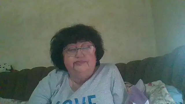 Snapshot of MilaSky5303 chatting on 12/04/25, 01:09 MilaSky5303 online show from 12/04/25, 01:09