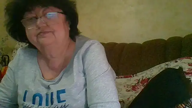 Snapshot of MilaSky5303 chatting on 12/13/25, 07:53 MilaSky5303 online show from 12/13/25, 07:53