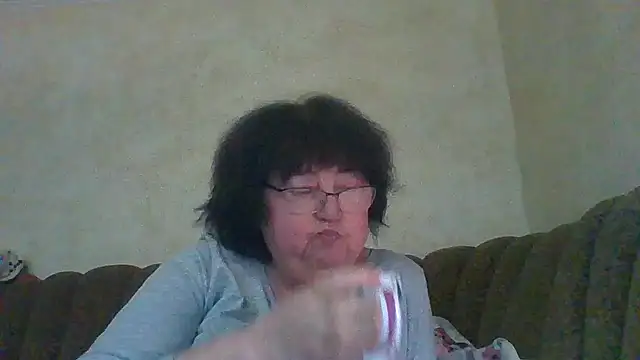 Snapshot of MilaSky5303 chatting on 12/14/25, 11:15 MilaSky5303 online show from 12/14/25, 11:15