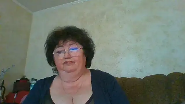 Snapshot of MilaSky5303 chatting on 06/17/26, 02:18 MilaSky5303 online show from 06/17/26, 02:18