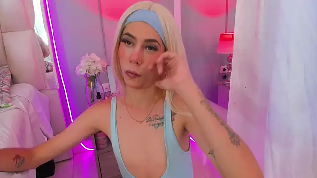 Darlyn tenderhot   online show from 10/16/25, 11:33