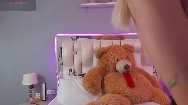 Darlyn tenderhot   online show from 11/02/25, 09:28