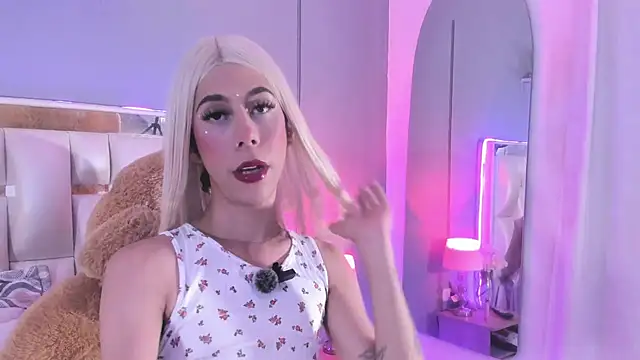 Darlyn tenderhot   online show from 11/29/25, 11:41