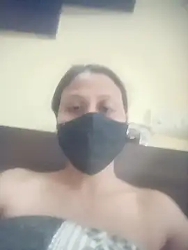 Snapshot of indianshycouple chatting on 03/10/26, 02:33 indianshycouple online show from 03/10/26, 02:33