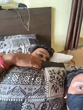 Snapshot of indianshycouple chatting on 04/04/26, 04:11 indianshycouple online show from 04/04/26, 04:11