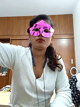 your chandni04 online show from 09/26/25, 08:18