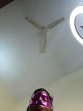 your chandni04 online show from 10/23/25, 08:02