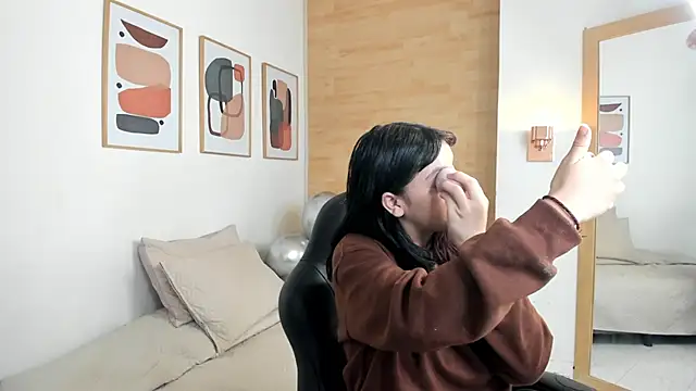 Julieth brown  online show from 12/14/25, 11:26