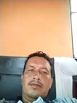 Snapshot of colombiano198720 chatting on 10/05/25, 12:03 colombiano198720 online show from 10/05/25, 12:03