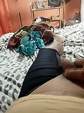 Snapshot of colombiano198720 chatting on 10/10/25, 11:20 colombiano198720 online show from 10/10/25, 11:20