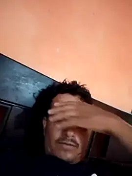 colombiano198720 online show from 12/01/25, 11:37