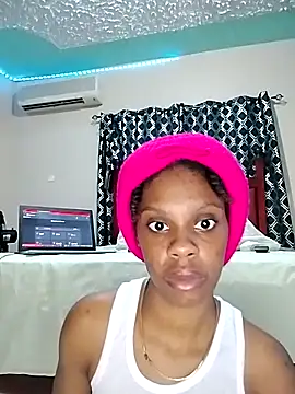 Snapshot of PinkSkyyy chatting on 12/22/25, 02:30 PinkSkyyy online show from 12/22/25, 02:30