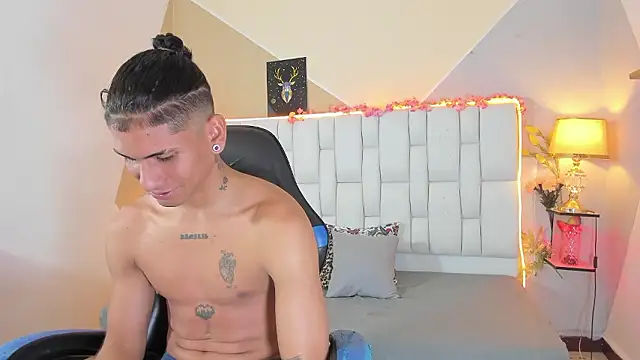 Snapshot of Adan_Oriol chatting on 01/12/26, 03:56 Adan Oriol online show from 01/12/26, 03:56