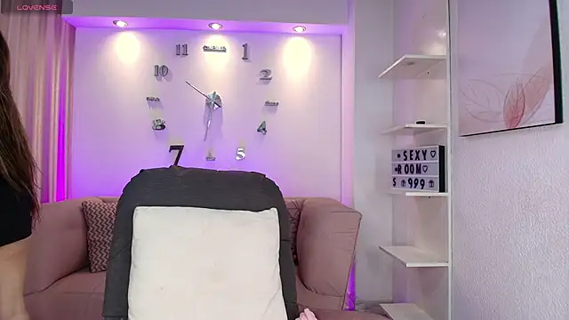 Snapshot of 1SloppyFox4 chatting on 09/21/25, 05:09 1SloppyFox4 online show from 09/21/25, 05:09