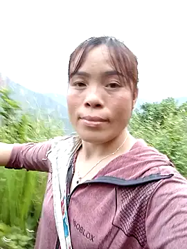 Snapshot of Maymay0033 chatting on 10/27/25, 10:08 Maymay0033 online show from 10/27/25, 10:08