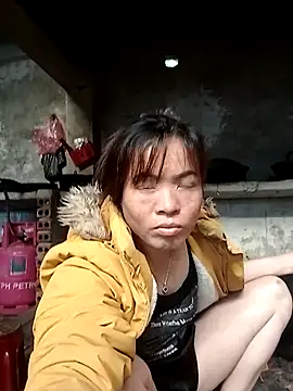 Snapshot of Maymay0033 chatting on 11/23/25, 12:32 Maymay0033 online show from 11/23/25, 12:32