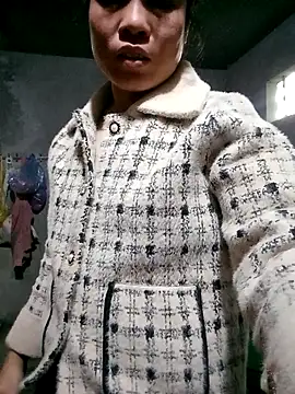 Snapshot of Maymay0033 chatting on 11/24/25, 11:37 Maymay0033 online show from 11/24/25, 11:37