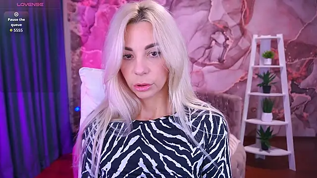 BellaRayyy online show from 12/02/25, 06:41