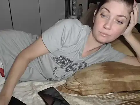 Snapshot of petite_danielle chatting on 11/25/25, 09:59 petite danielle online show from 11/25/25, 09:59