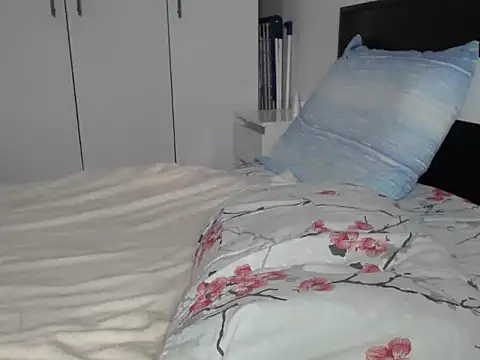 Snapshot of petite_danielle chatting on 02/09/26, 10:19 petite danielle online show from 02/09/26, 10:19