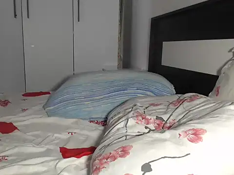 petite danielle online show from 06/25/26, 07:57