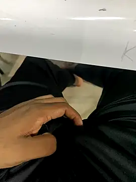 Snapshot of Senurak99 chatting on 09/08/25, 04:17 Senurak99 online show from 09/08/25, 04:17